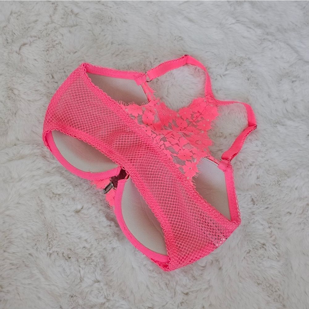 Victoria Secret Bra - Picture 2 of 6